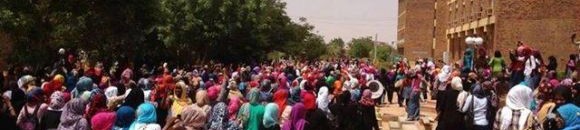 طالبات جامعة الاحفاد .. في مسيرة حاشدة تهتف ضد النظام 26 3946