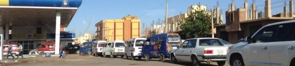 ترصدات لنبض الشارع وأصحاب المركبات يحكون مآسي الحصول على جالون جاز 10 4202