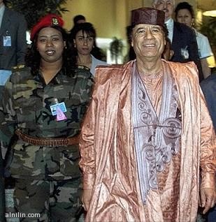 بالفيديو.. مفاجأة من أحد ضباط حرس معمر القذافي: الزعيم الليبي على قيد الحياة والمقتول شخص آخر 1 424