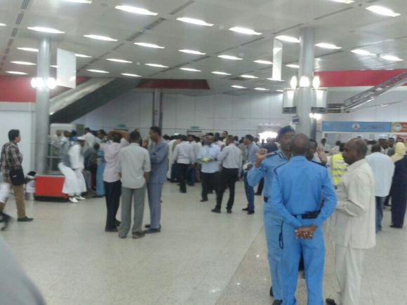 اتهام "7" عمال بشركة نقل في مطار الخرطوم بسرقة قطع غيار موبايلات 1 4344