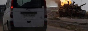 دبابة ليبية تحترق بنيران طائرات غربية مارس 2011 10 440