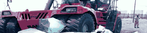 رافعة ضخمة تطحن سيارة كورلا بميناء بورتسودان !-يونيو 2014 26 4579