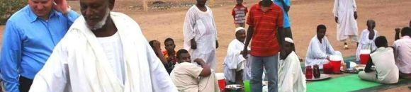 نائب السفير الأمريكي بالسودان يقع في قبضة الكرم السوداني !! 10 4615