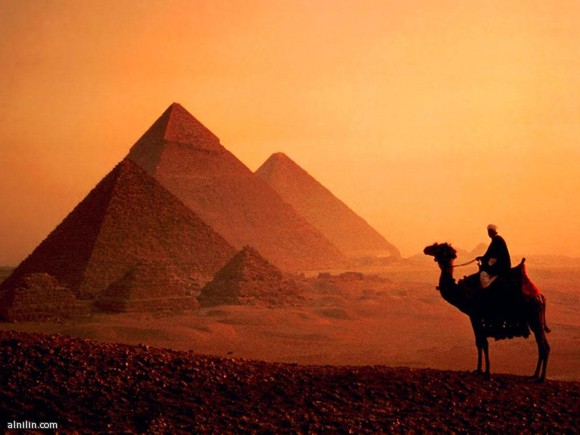 أسرار الأهرامات الغامضة وغرائب مخيفة حدثت وتحدث داخلها ! 1 544