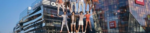 صورة عشرة اولاد يقفون علي كتف واحد 26 616