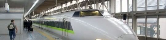 بالفيديو .. قطار يطيح بعربة طفل 10 810