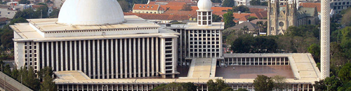 آلاف المسلمين يحتجون ضد حاكم جاكرتا المسيحي ويتهمونه بالإساءة للإسلام 10 964