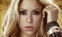 بالصور .. شاكيرا وإبنها يشاهدان بيكيه يسجل 10 324